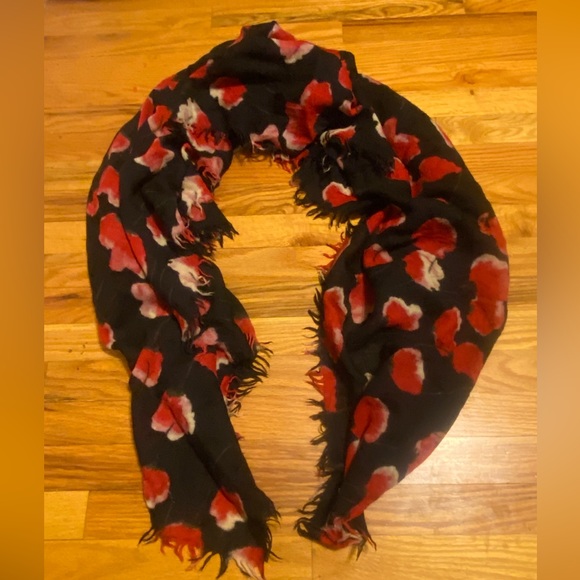 Wilfred Accessories - Wilfred Gorgeous 62” square 100% wool scarf- EUC